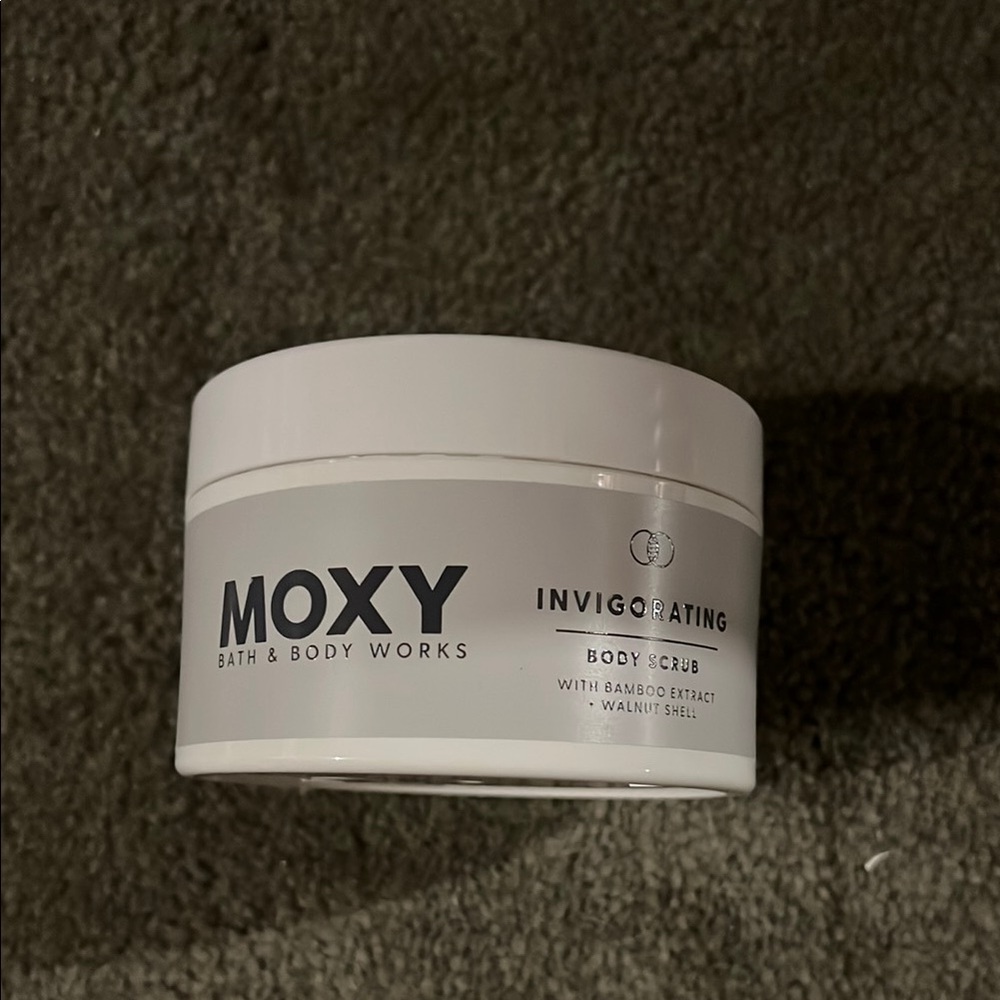 Moxy Invigorating Body Scrub
